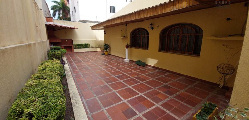 VENTA DE CASA BIFAMILIAR EN RIOMAR