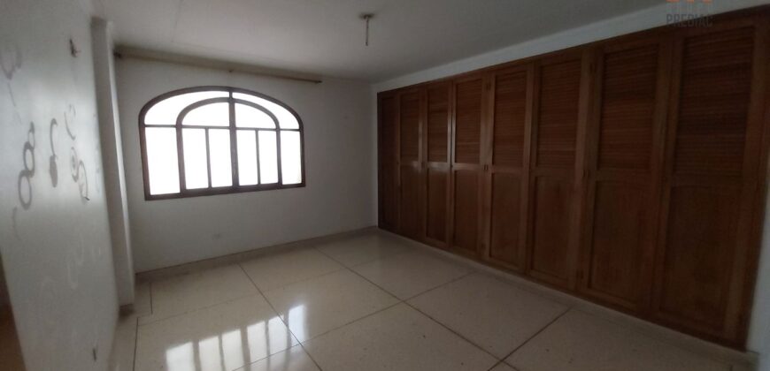 VENTA DE CASA BIFAMILIAR EN RIOMAR